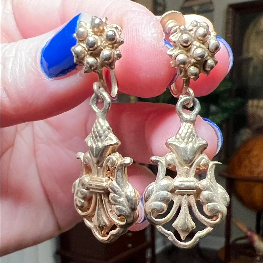 Vintage Gold Puffy French Fleur De Lis Drop Dangle Screwback Earrings